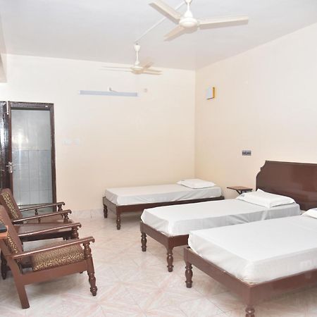 Arihanth Deluxe Lodge ชิโมกา ภายนอก รูปภาพ