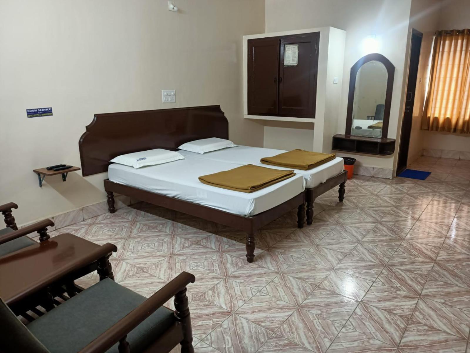 Arihanth Deluxe Lodge ชิโมกา ภายนอก รูปภาพ