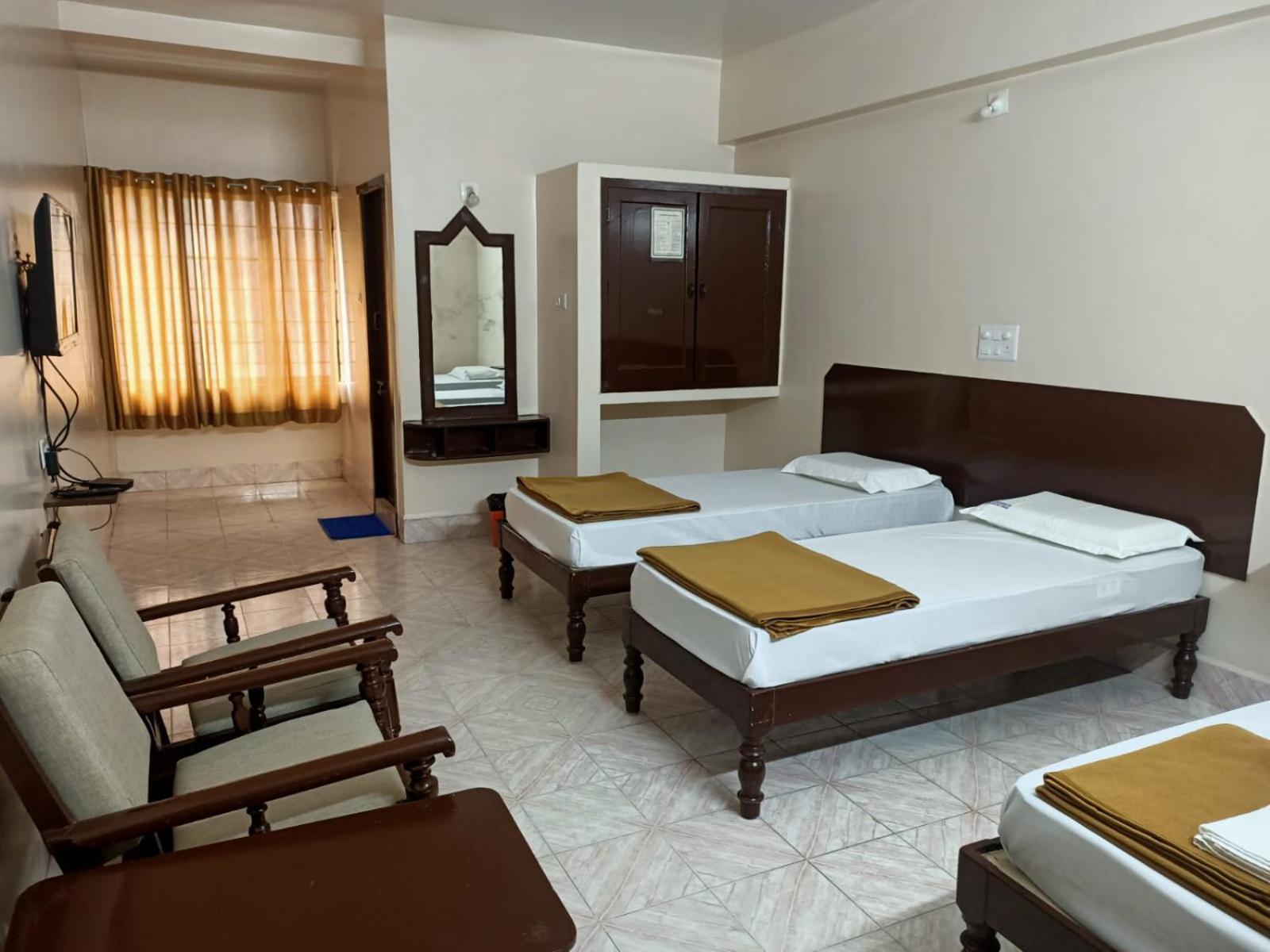 Arihanth Deluxe Lodge ชิโมกา ภายนอก รูปภาพ