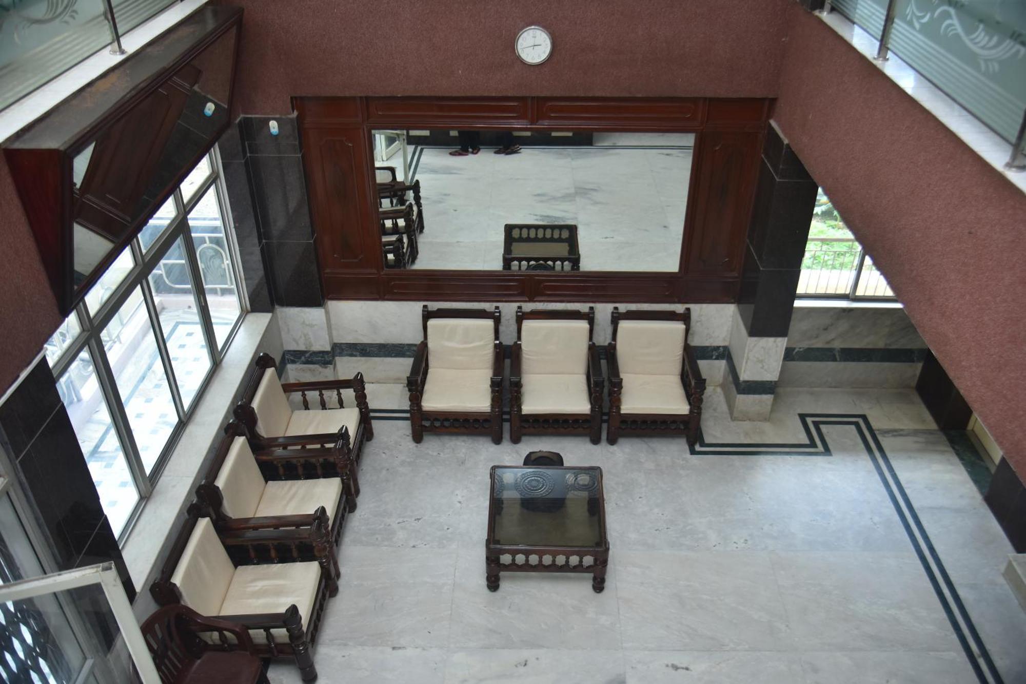 Arihanth Deluxe Lodge ชิโมกา ภายนอก รูปภาพ