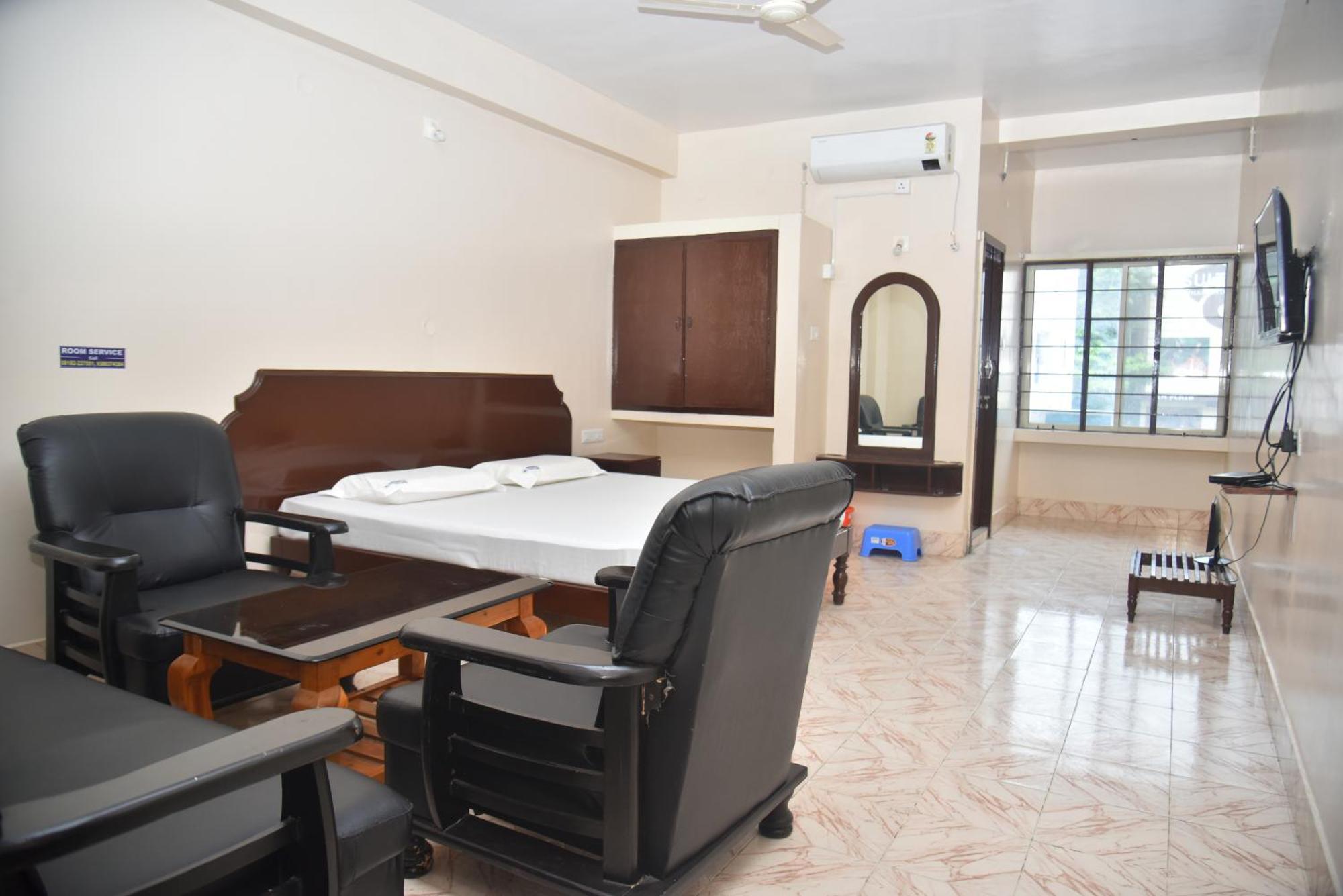 Arihanth Deluxe Lodge ชิโมกา ภายนอก รูปภาพ