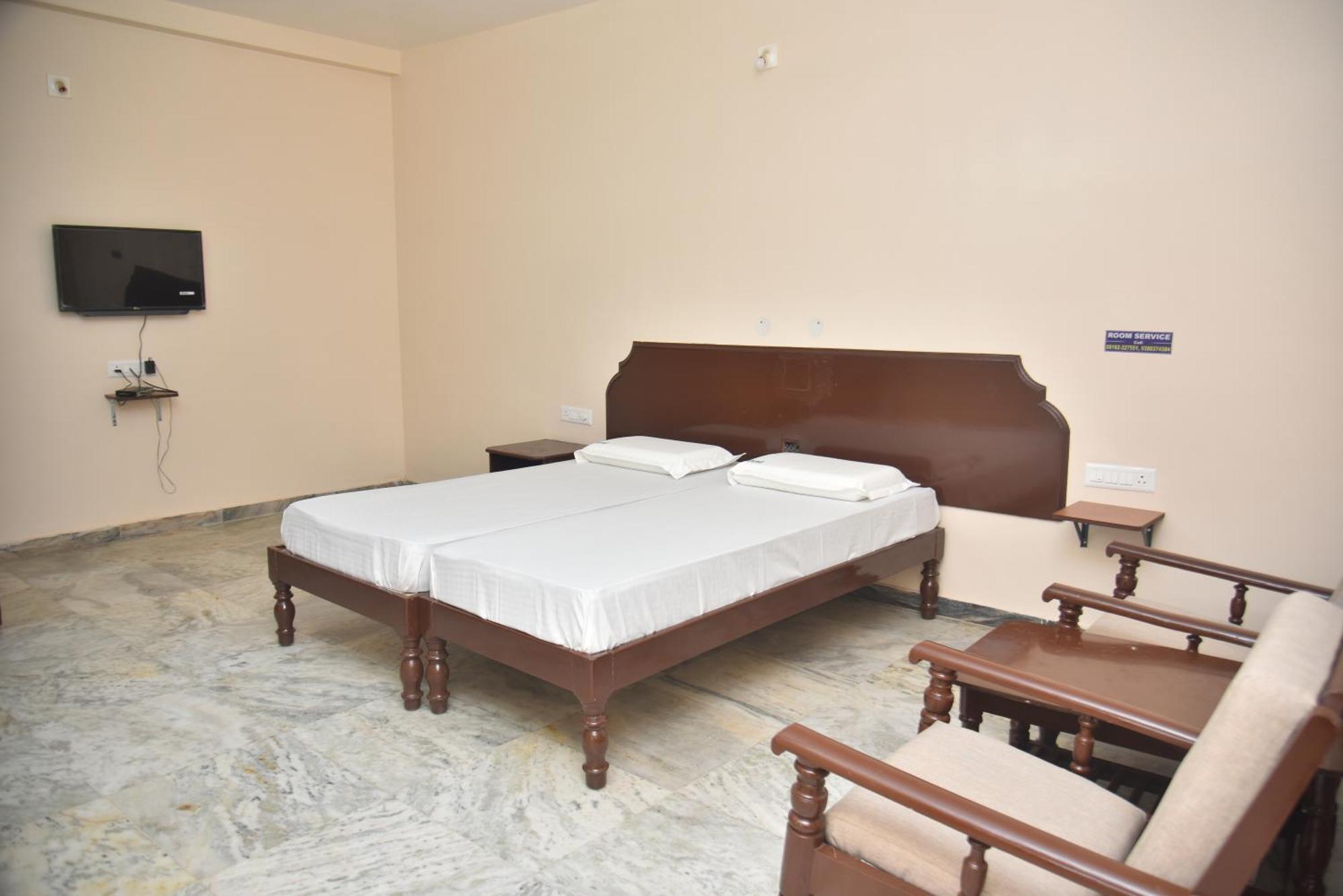 Arihanth Deluxe Lodge ชิโมกา ภายนอก รูปภาพ