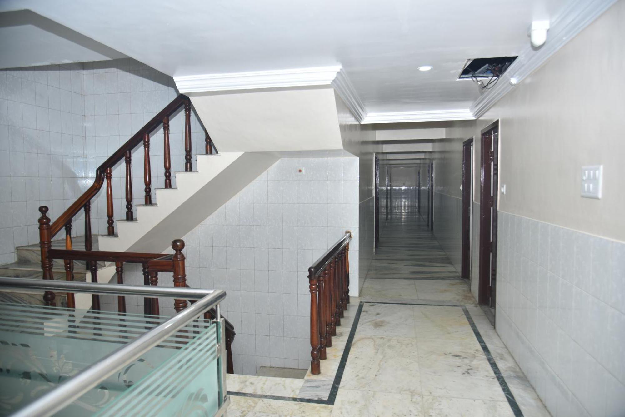 Arihanth Deluxe Lodge ชิโมกา ภายนอก รูปภาพ